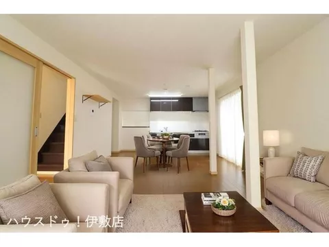 Renovated in July of the 3rd year of Reiwa × Parking for 3 cars × South-facing × 6-minute walk to Hanano Elementary School