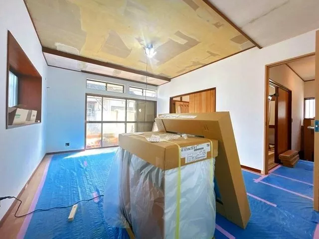 Open house held, interior and exterior renovations in progress, approximately 1500 meters to Jitsuzumi Elementary School (about 19 minutes on foot)