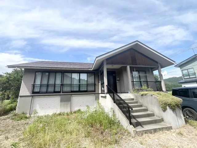 Manseicho Azumayama (Yonezawa Station) 9 million yen