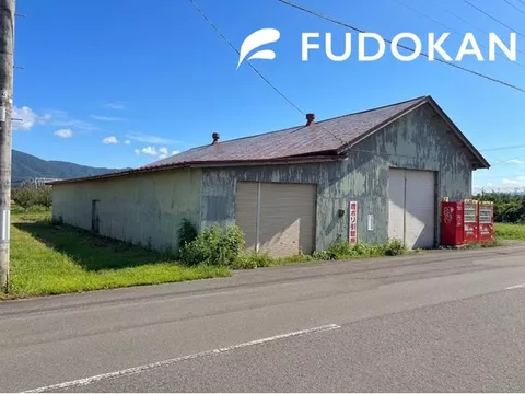 Warehouse: This is a warehouse that can store large items. Recommended for farmers and business use.