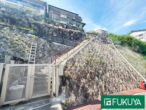 ■12 minutes on foot from the station! South-facing balcony! Good view due to elevated location! Renovation history available!