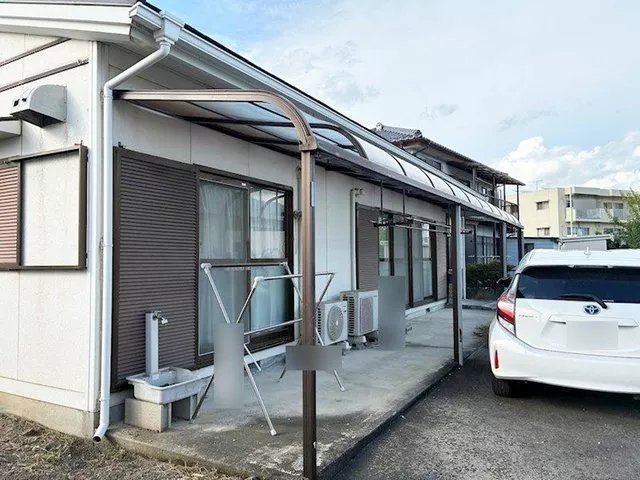 About a 10-minute walk to Yoshii Station, quiet residential area, about a 1-minute drive to National Route 254
