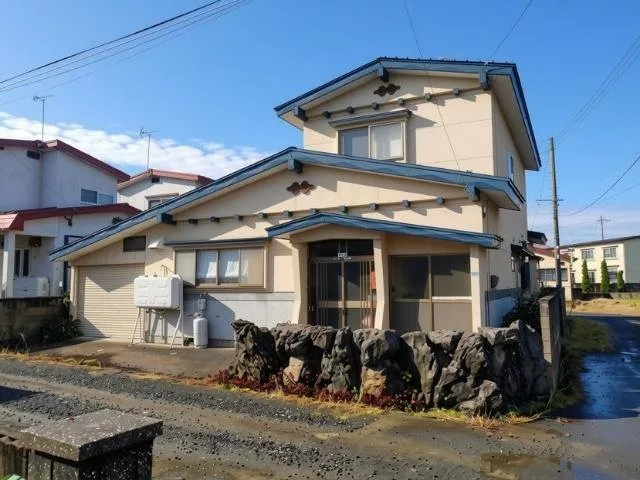 ■ 2 minutes on foot to Seiai Chuko-mae Station ■ Parking for 1 car available ■ Warehouse available