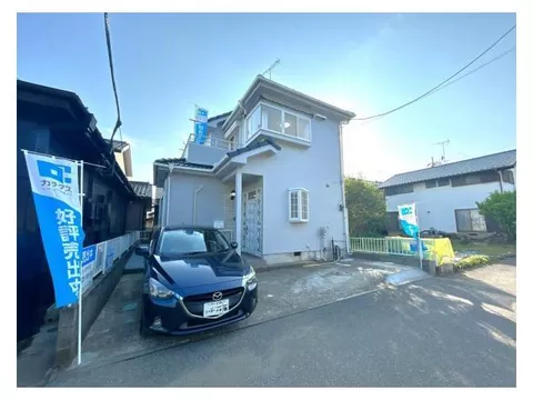 [Open house held] Interior and exterior renovation planned / Occupancy available within the year / New seismic standards compliant / Parking for 2 cars available /