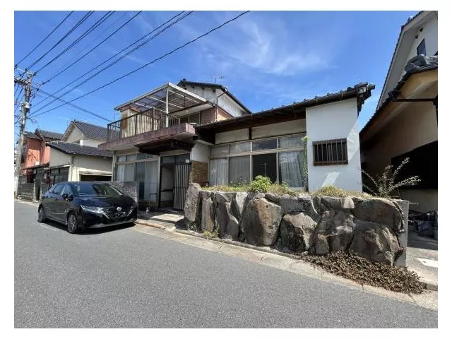 6DK with good sunlight facing south. Convenient location with supermarket 627m (8 minutes on foot)