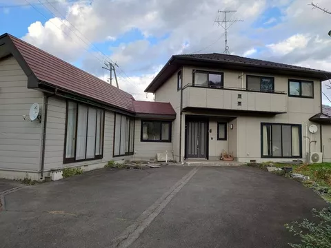 About 7 minutes by car from Koiwai Farm. A living environment surrounded by nature! A property built by Sekisui House!