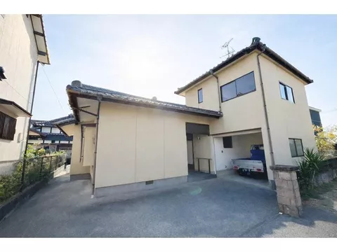 "Garage included × spacious garden. A home where you can enjoy both hobbies and living."
