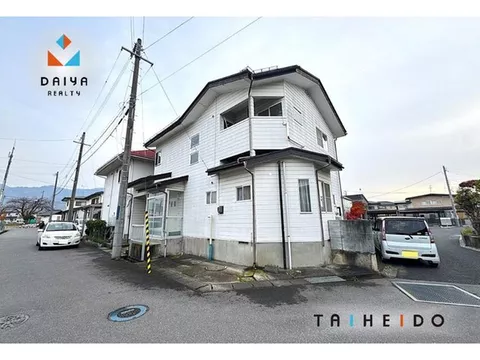 ■ Space for 2 cars available (depends on vehicle type) ■ 5LDK with soundproof room! ■ Quiet residential area on a corner lot
