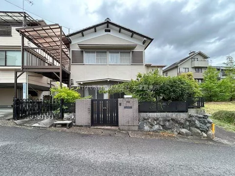 ☆ 10 minutes on foot to Keihan Shigasato Station / 11 minutes on foot to Minami Shiga Station ☆ Parking for 2 cars available