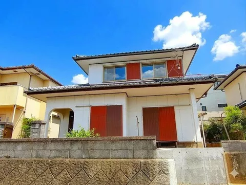 A 5DK house located on a hill in Kamisuwacho, Omura City. View of Omura Bay and suitable for a home garden. - Image 2