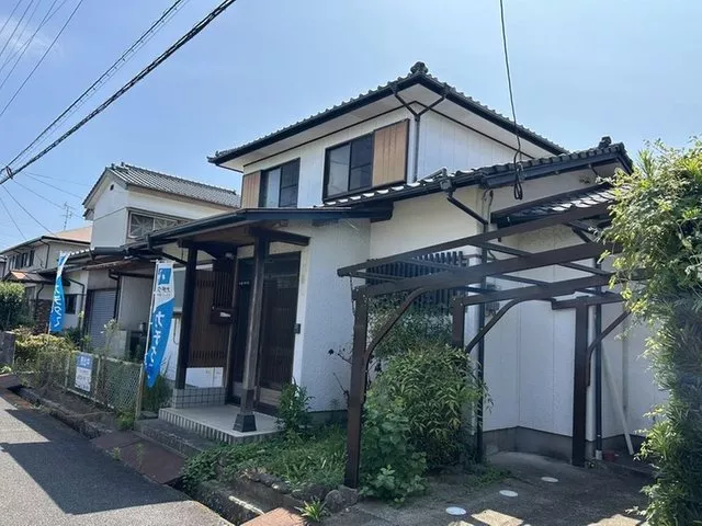 Open house held / Current sale until August 31 / Immediate occupancy available / Parking for 2 cars available / Quiet residential area