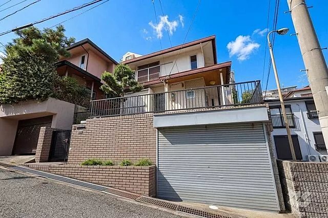 Used single-family home Takarazuka City Yamamoto-dai 2-chome single-family home