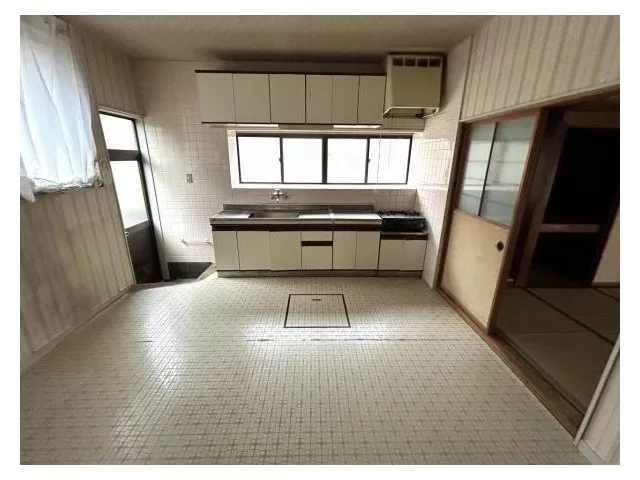 Current sale until April 26 / New seismic standards compliant / Parking for 1 car available / Garden space available / Sabae City立