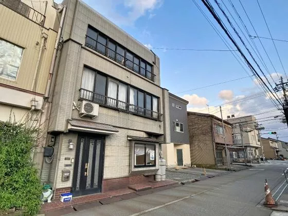 Kanazawa City, Kikukawa 1-chome (Nomachi Station) 4-story building 6LDK