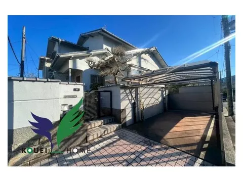 With a wide corridor & terrace! A spacious house with a Japanese touch, with separate DK and living room for versatile use!