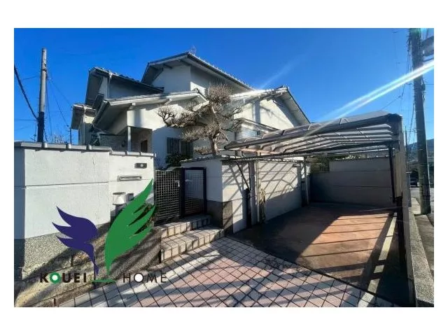 With a wide corridor & terrace! A spacious house with a Japanese touch, with separate DK and living room for versatile use!
