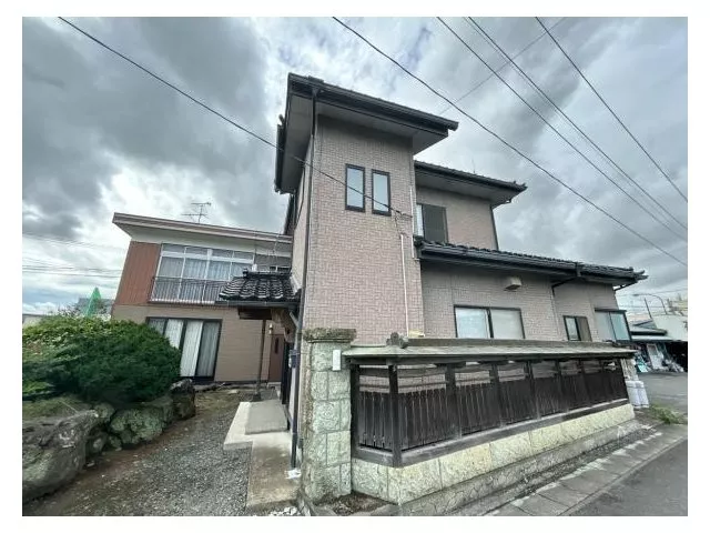 250 m (4 minutes on foot) to Kogota Station, 2-story building with storage, 8DK