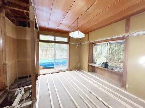 [Open House Scheduled] Interior and Exterior Renovation Planned / Single Story / Water Fixtures Replacement / Parking for 4 Cars Available