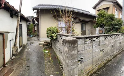 Matsue City, Yatsuka Town, Namiiri Nishi (Takamatsu Town Station) 2-story building 4LDK