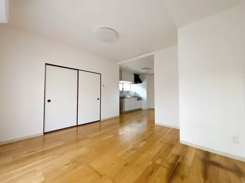 4LDK layout with storage in all rooms! LDK with good sunlight♪ All rooms equipped with lighting◎