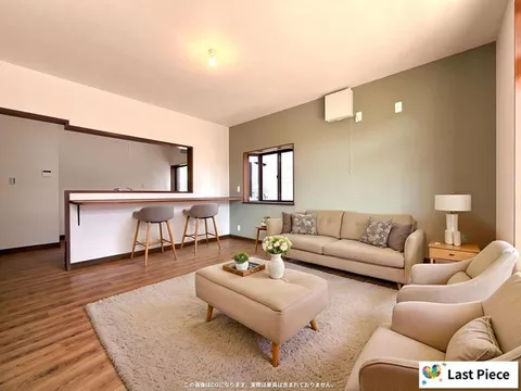 Renovated, corner lot with good ventilation and sunlight! A quiet residential area for a new life.