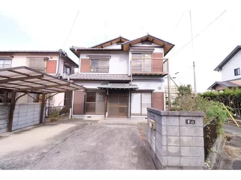 ■ Parking for 2 cars in parallel ■ With carport ■ Corner lot ■ Rich facilities within a 15-minute walk