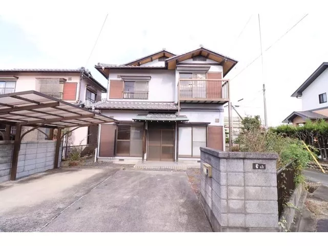 ■ Parking for 2 cars in parallel ■ With carport ■ Corner lot ■ Rich facilities within a 15-minute walk