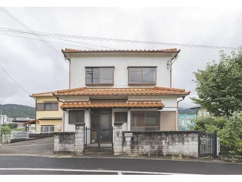 Recommended points by staff: ■ Parking space for 3 cars ■ Good view from the veranda - Image 3