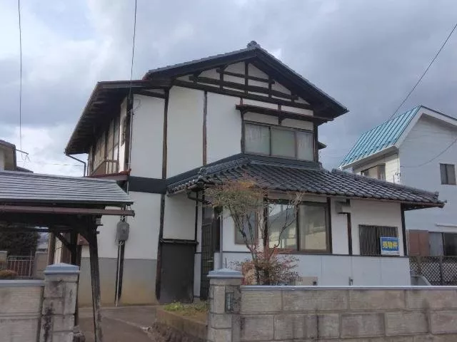 A convenient location within walking distance of Nihonmatsu Station for commuting and school