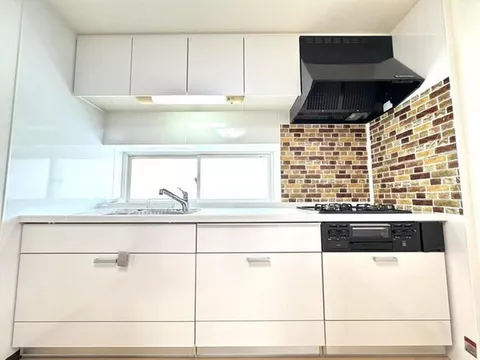 This property underwent a full interior and exterior renovation in 2014! Interior: interior (floor, wall, ceiling)