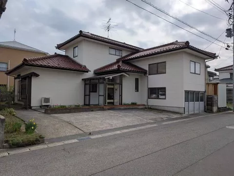 Sakata City, Kitashinbashi 2-chome (Sakata Station) 2-story building 5DK
