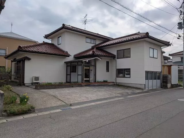 Sakata City, Kitashinbashi 2-chome (Sakata Station) 2-story building 5DK