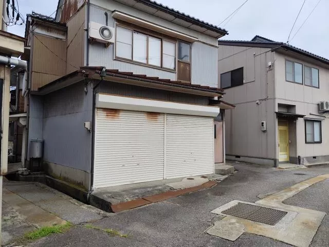 Uozu City, Kamiguchi 2-chome (Dentetsu Uozu Station), 2-story, 2DK