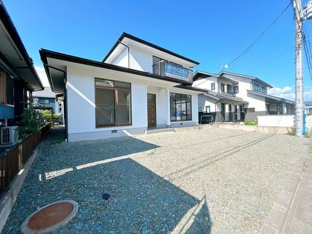 [Open House Held] Interior and exterior renovations completed / New seismic standards compliant / Water facilities replaced / Parking for 3 cars available