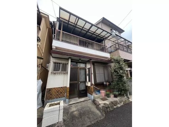 Abundant number of rooms and ample storage space in a 4K! Spacious frontage! Recommended for investment♪