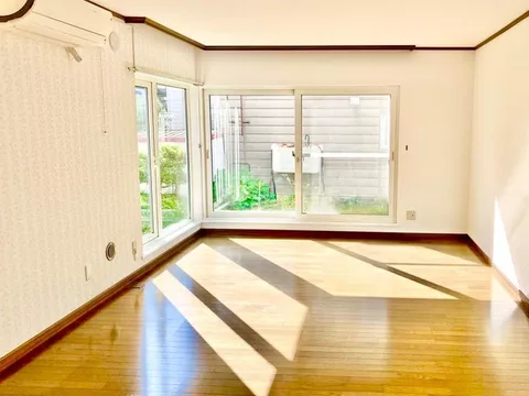 [Parking for 2 cars available] A 5LDK house with solar power generation for just 40,000 yen per month