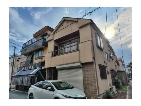 16 minutes on foot from Kofu Station. Spacious 5LDK house with water facilities on each floor. Comfortable for two-family living♪