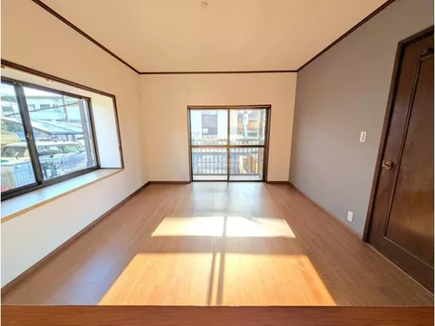 Renovated property ◆ Southwest corner lot ◆ Good sunlight ◆ 8-minute walk to Akami Elementary School ◆ Parking for 2 cars in parallel ◆