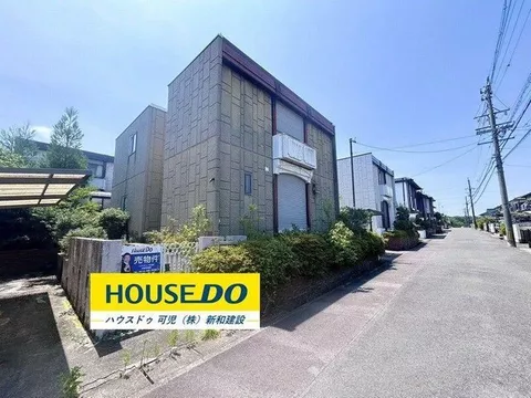 Lightweight steel structure♪ Quiet residential area♪ 3 minutes by car from Nishikani Station; commercial and living facilities are abundant around the station♪