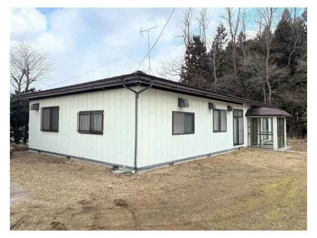 A single-story home with 5DK + S (storage) in Rokunohe Town, Inorase, Tsumemiki.