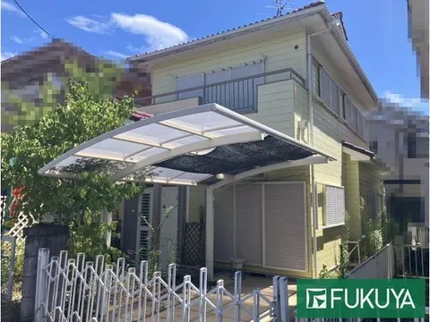 Built in March 1993, currently vacant, so viewings are possible at any time!