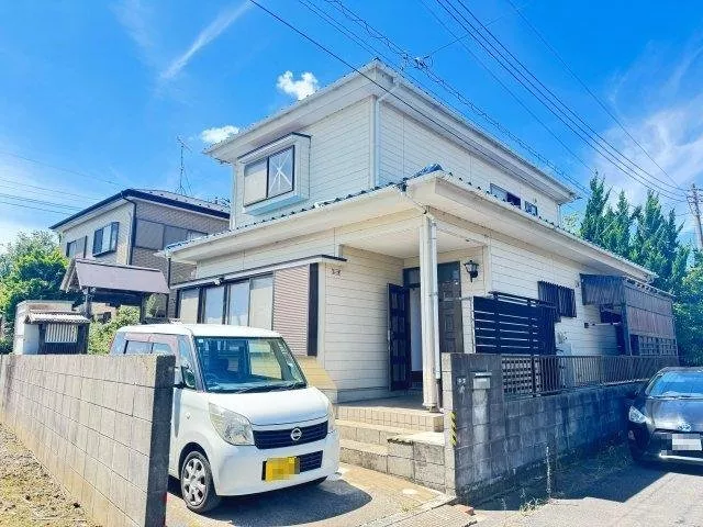 A well-equipped, comfortable living, used detached property.