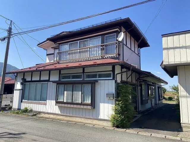 Kamihirasawa, Shiwa Town, Shiwa District (Shiwa Chuo Station) 2-story building 10DK
