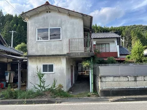 ■ A house standing in a nature-rich environment. You can enjoy each day while feeling the seasons.