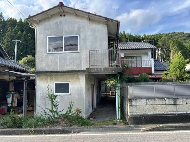 ■ A house standing in a nature-rich environment. You can enjoy each day while feeling the seasons.