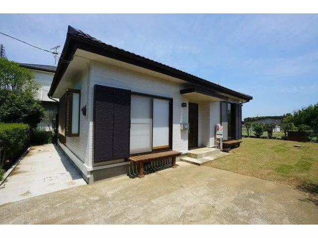 Some interior and exterior renovations completed! About 8 minutes walk to elementary school ◆ About 15 minutes walk to park♪