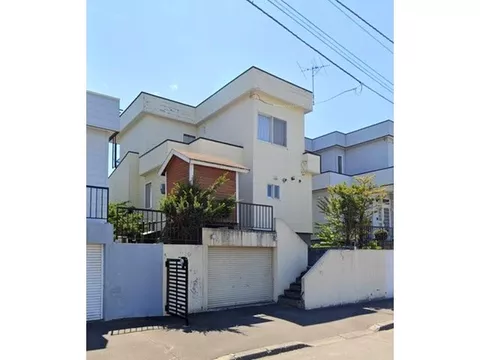 Renovated interior and exterior in 2012! 【Quiet residential area】 Forget the hustle and bustle of the city, a calm atmosphere.