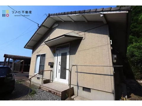 Indoor photos added! Popular single-story house with parking space for 5 cars secured.