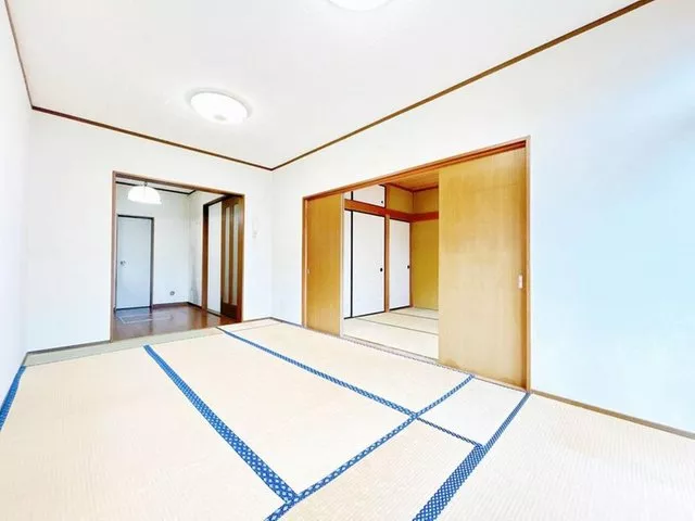 [Open House] Current sale until May 24 / Immediate occupancy available / Parking for 2 cars in parallel / Garden space available