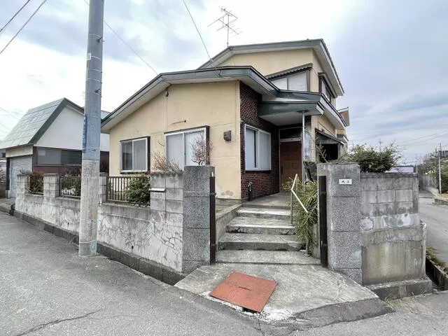 Honbetsu-cho, Nakagawa-gun, Minami 4-chome (Toshibetsu Sta.) 2F 4SLDK

800,000 yen